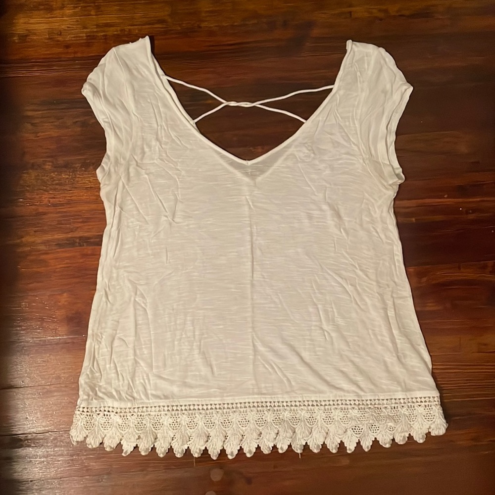 AE v-neck with crotchet details